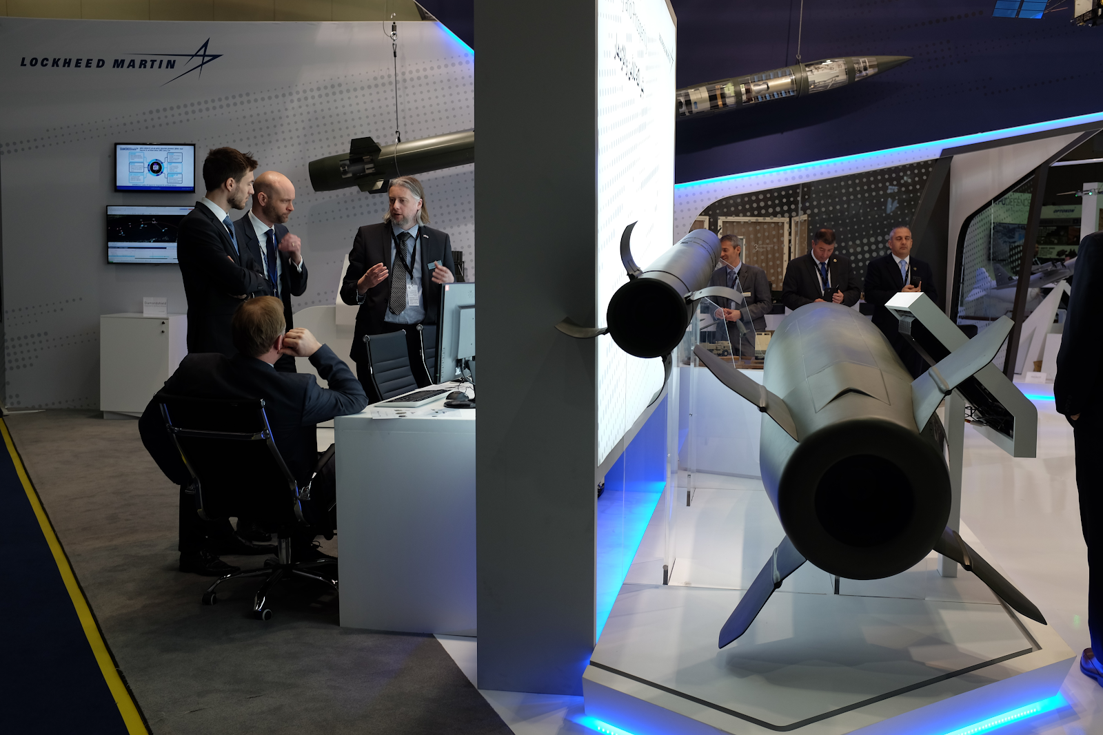 Lockheed Martins monter på vapenmässan IDEX i Abu Dhabi, Förenade arabemiraten, februari 2019. Foto: Linda Åkerström/Svenska Freds