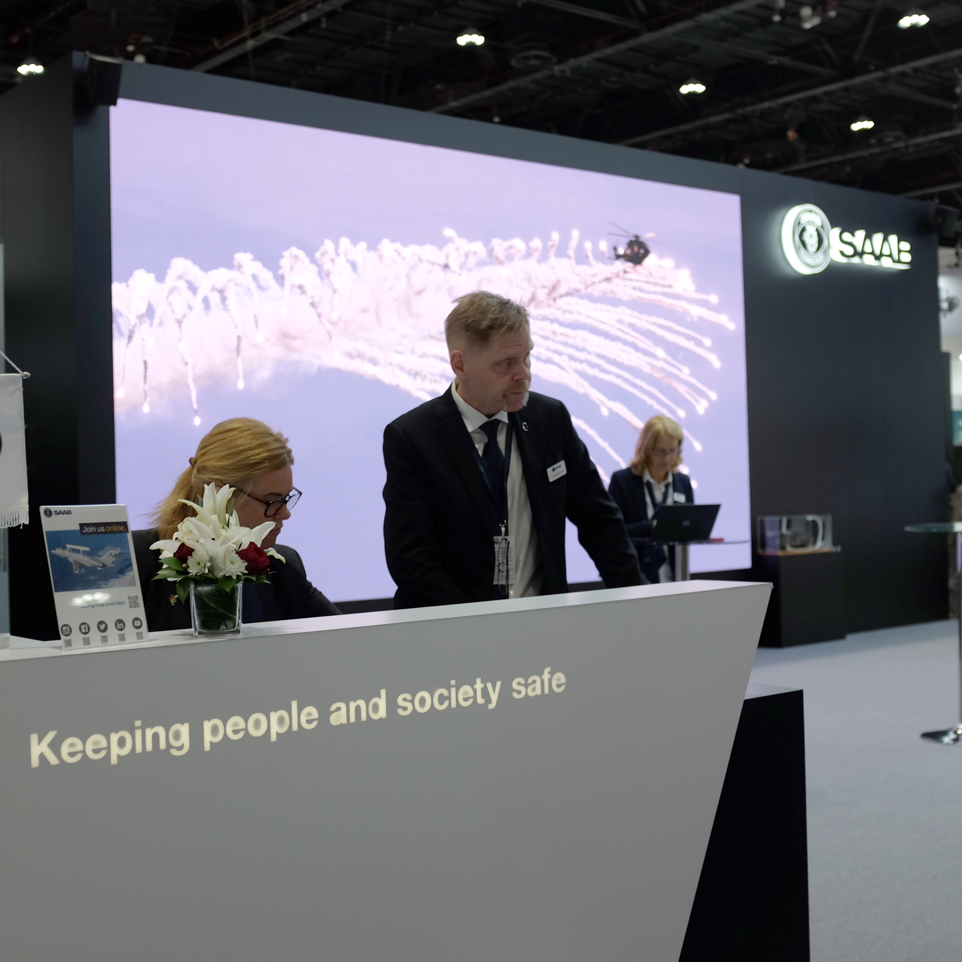 Saabs monter på vapenmässan IDEX i Abu Dhabi, Förenade arabemiraten februari 2019. Foto: Linda Åkerström/Svenska Freds.